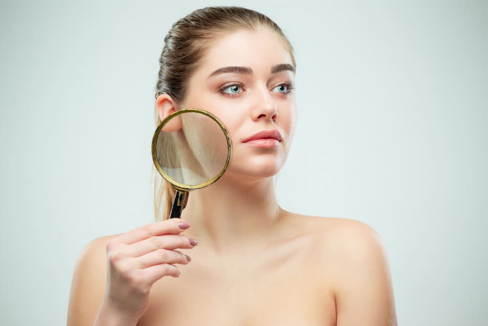 Łuszcząca się skóra: przyczyny, objawy i skuteczna pielęgnacja dla zdrowej i pięknej cery